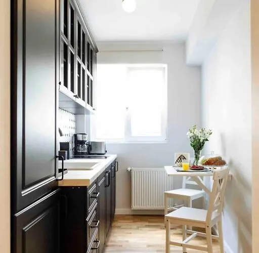 Sunny Large Flat - Location - Charming Balcony Lägenhet Bukarest