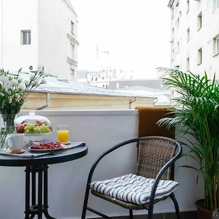 Sunny Large Flat - Location - Charming Balcony Apartament *