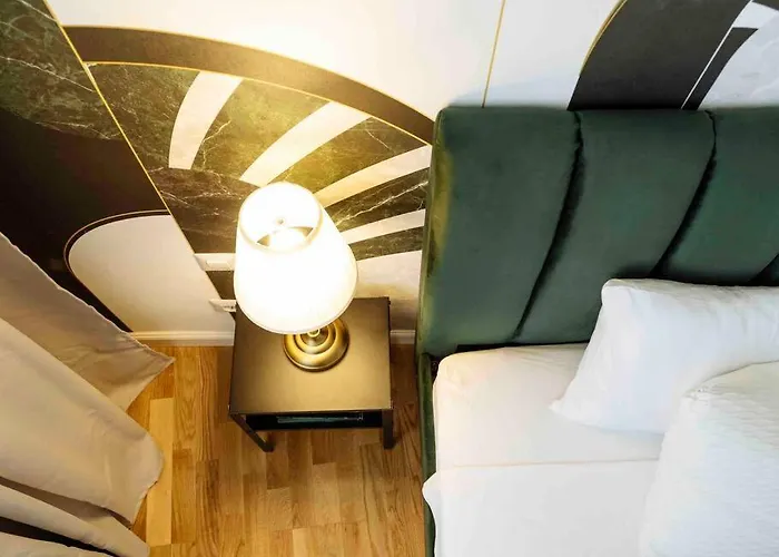 Sunny Large Flat - Location - Charming Balcony Apartament
