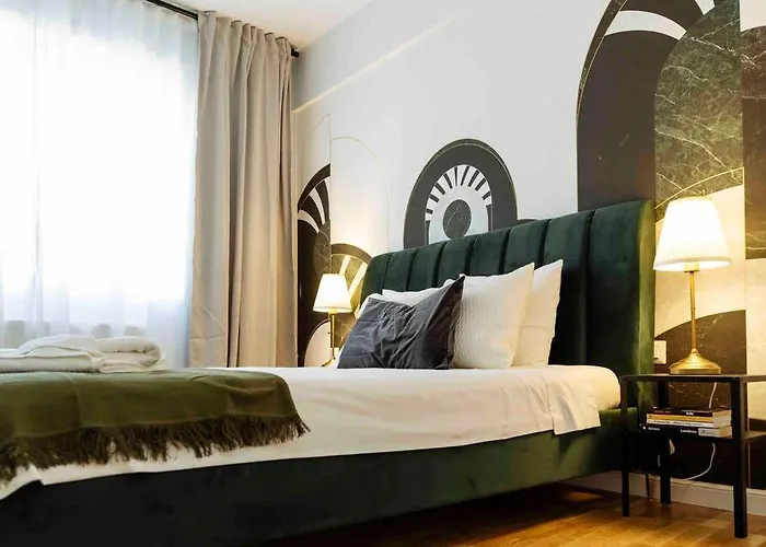 Sunny Large Flat - Location - Charming Balcony Apartament *