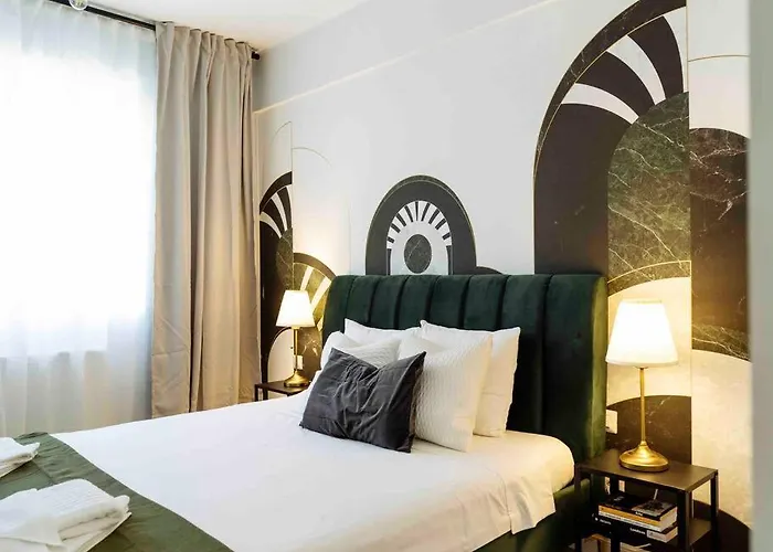 Sunny Large Flat - Location - Charming Balcony Apartament