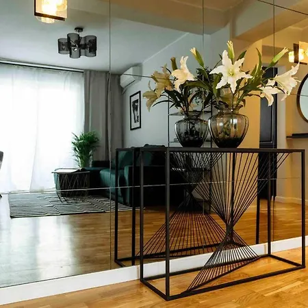 Sunny Large Flat - Location - Charming Balcony Apartment Bucharest