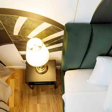 Sunny Large Flat - Location - Charming Balcony Apartament