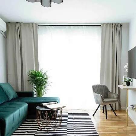 Sunny Large Flat - Location - Charming Balcony Apartament