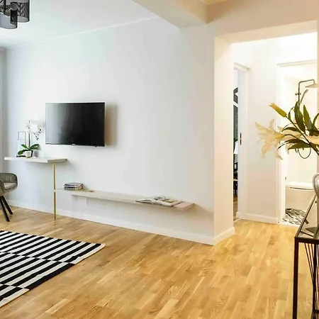 Sunny Large Flat - Location - Charming Balcony Apartament Bukareszt