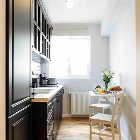 Sunny Large Flat - Location - Charming Balcony Apartament Bukareszt