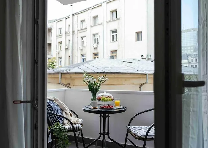 Sunny Large Flat - Location - Charming Balcony