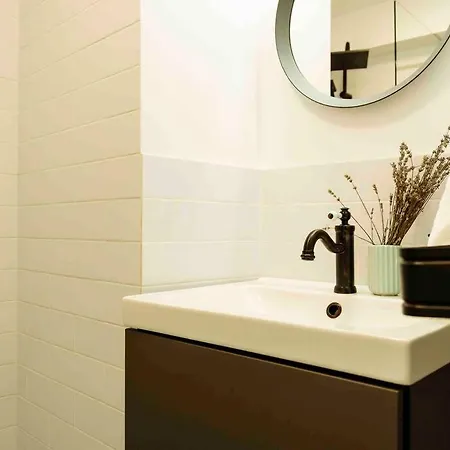 Sunny Large Flat - Location - Charming Balcony Lejlighed *