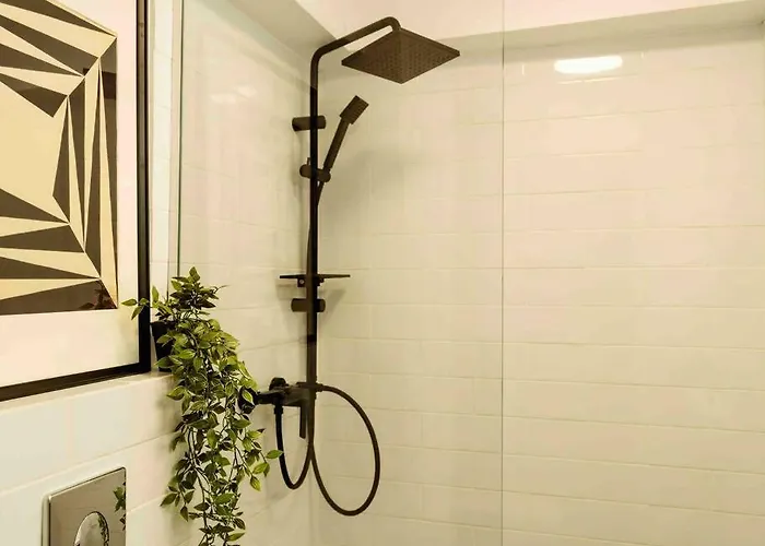 Sunny Large Flat - Location - Charming Balcony Apartman Bukarest