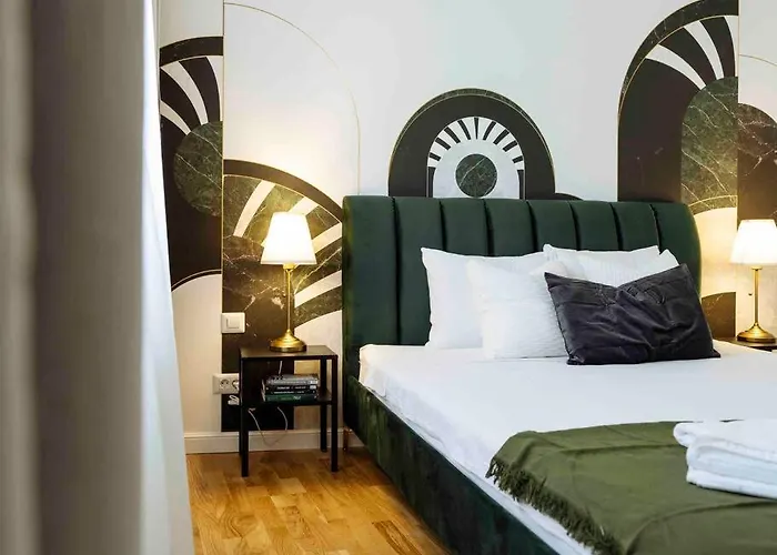 Sunny Large Flat - Location - Charming Balcony Apartman *