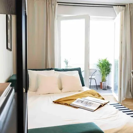Sunny Large Flat - Location - Charming Balcony * 布加勒斯特