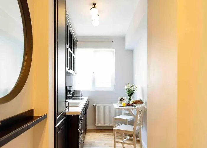 Sunny Large Flat - Location - Charming Balcony Appartamento *