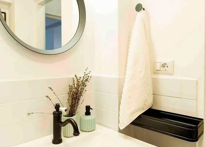 Sunny Large Flat - Location - Charming Balcony Appartamento *